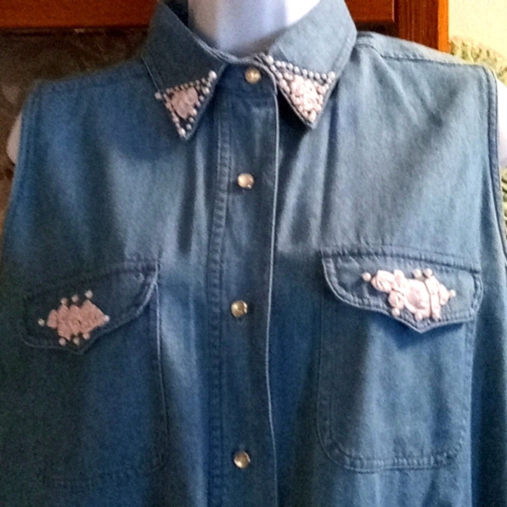 80's,Denim,Top with Dainty,Seed Pearls & Satin Ribbon,Floral Pocket/Collar💙🤍